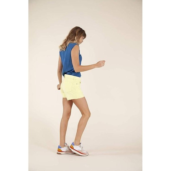 $78 CARVE DESIGNS OAHU 4" mini cord surf chill shorts stretch yellow size 6 - Picture 3 of 4